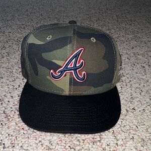 Used, New Era Braves Camouflage SnapBack